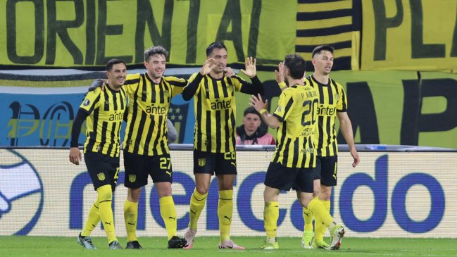 Peñarol goleó a The Strongest y puso un pie en cuartos de final de la Copa Libertadores