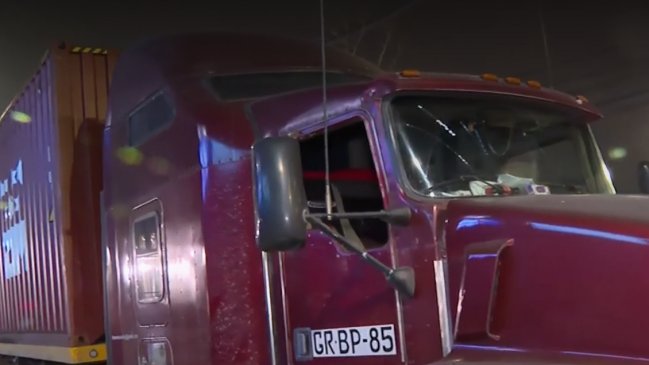 Con disparos, delincuentes asaltaron camión con insumos médicos en Maipú