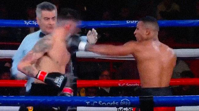 [VIDEO] Boxeador brasileño perdió el título por noquear a su rival después de la campana