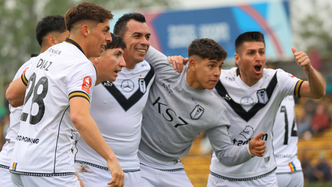 ¿Por qué Esteban Paredes usó una camiseta distinta a la de sus compañeros en S. Morning?