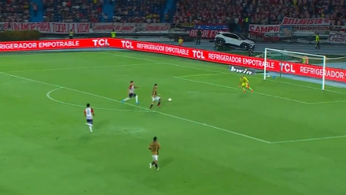 [VIDEO] Correa falló clara ocasión de gol frente al arco de Junior