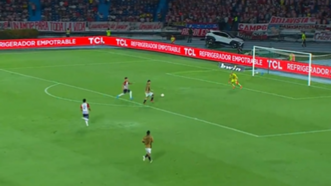 [VIDEO] Correa falló clara ocasión de gol frente al arco de Junior