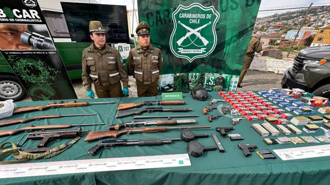 Denuncia de violencia intrafamiliar terminó con incautación de armas de guerra