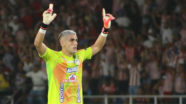 [VIDEO] La violenta reacción del arquero de Junior tras caída ante Colo Colo