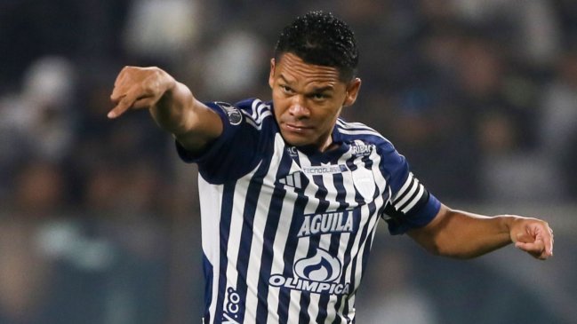 Carlos Bacca tras derrota ante Colo Colo: Seguimos haciendo la misma cagada