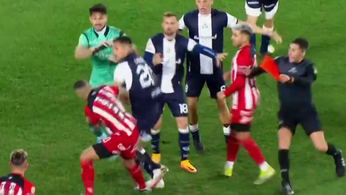 [VIDEO] Jugadores de Barracas Central y Gimnasia terminaron a los golpes en la Copa Argentina