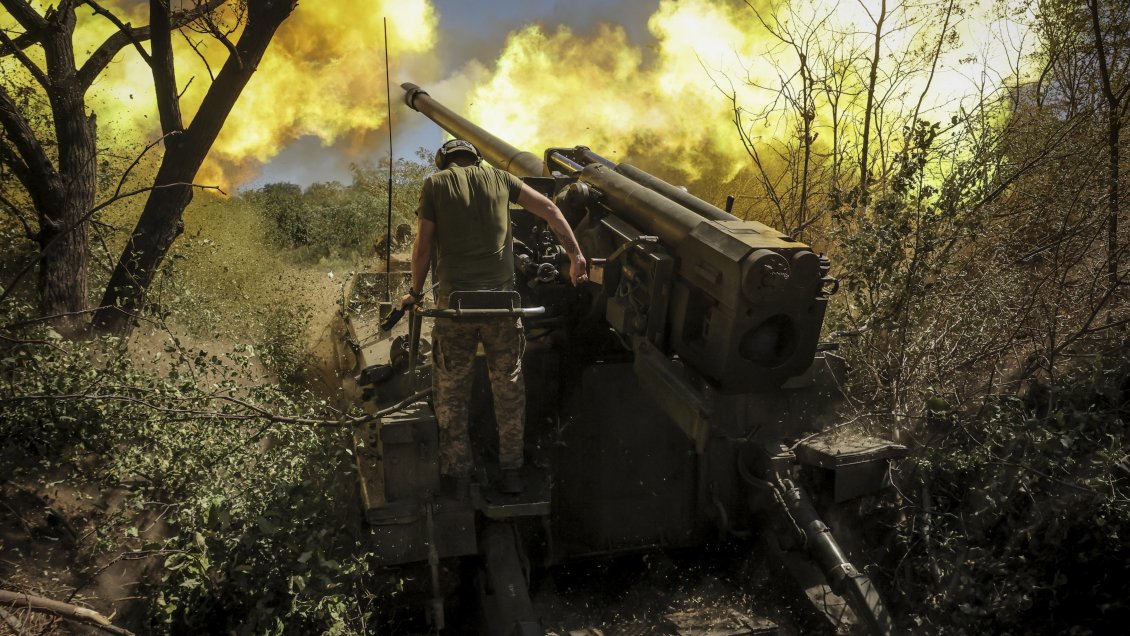 Ucrania destruyó almacenes de bombas aéreas y combustible en una base de Rusia