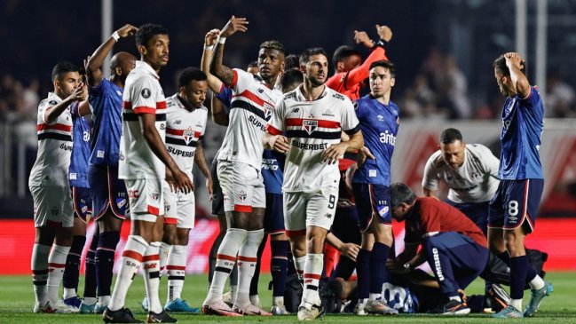   [VIDEO] El gesto de fe que tuvo jugador de Sao Paulo tras desvanecimiento de Izquierdo 