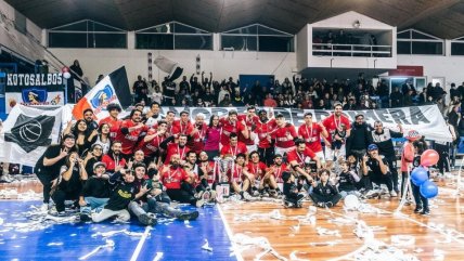   La celebración de Colo Colo tras ganas la Liga DOS del baloncesto chileno 