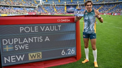   Armand Duplantis volvió a romper su propio récord mundial de la garrocha 