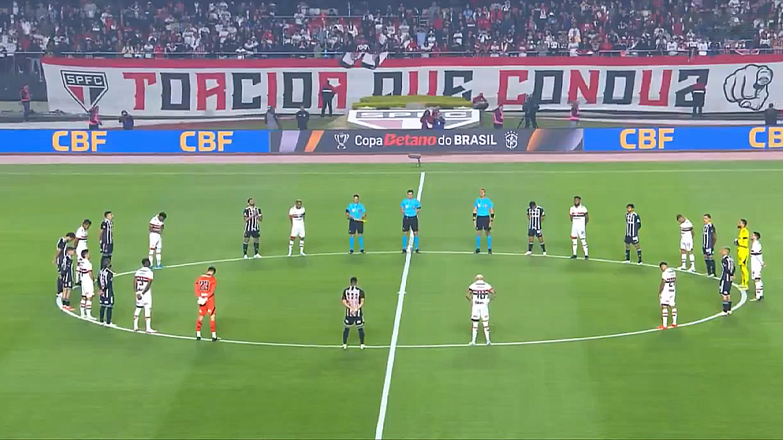 [VIDEO] Sao Paulo rindió emotivo minuto de silencio en homenaje a Juan Izquierdo