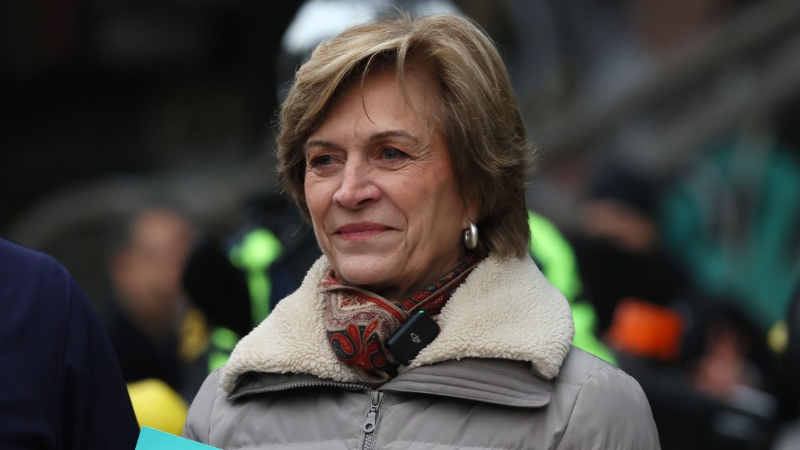 Matthei respaldó a las salmoneras: Las mayores barreras son ideológicas