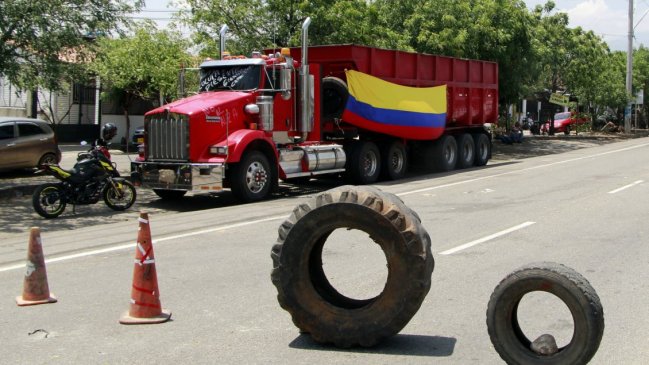   Paro camionero desafía al gobierno de Gustavo Petro 