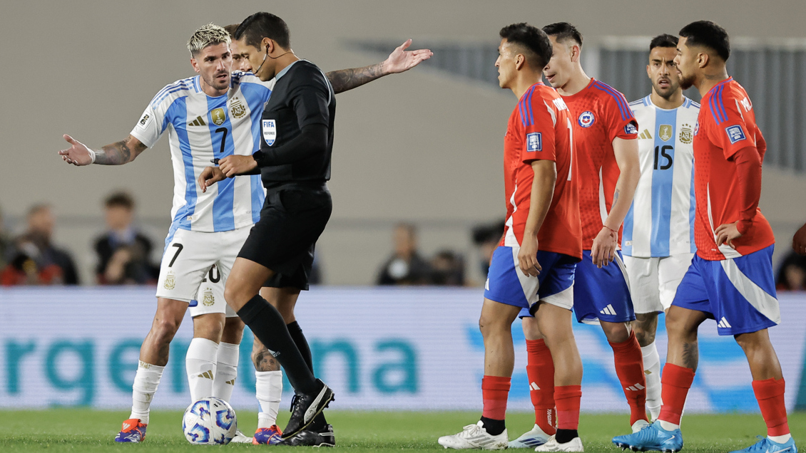 [VIDEO] La fuerte falta de Rodrigo De Paul contra Víctor Dávila