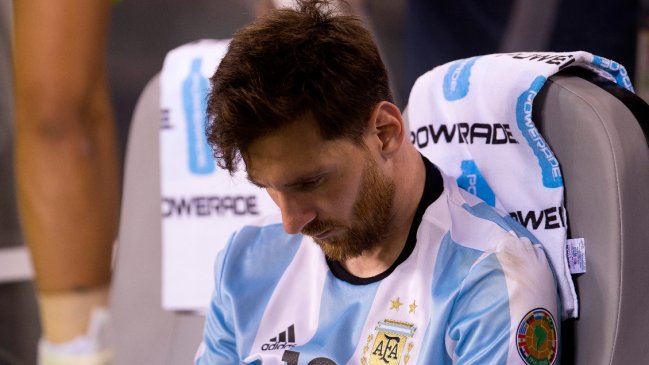 [VIDEO] Hincha chileno se enfrasca en discusión con periodista argentino: Retiramos a Messi