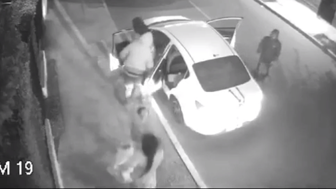 Portonazo en Quinta Normal: Mujer fue golpeada mientras sostenía una guagua en brazos