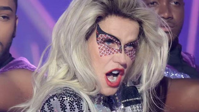 Xuxa sorprendió al transformarse en "doble" de Lady Gaga - Cooperativa.cl