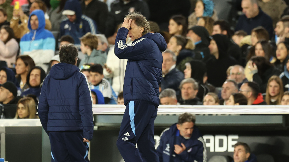 [VIDEO] Ricardo Gareca se mostró muy molesto durante el partido frente a Argentina