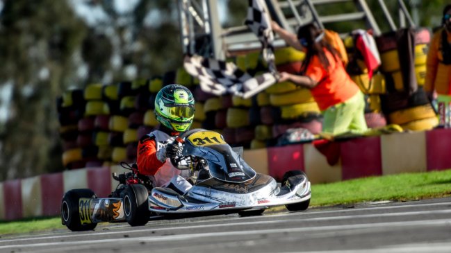 Karting: Nicolás Ambiado es campeón de Chile del Rotax Max Challenge