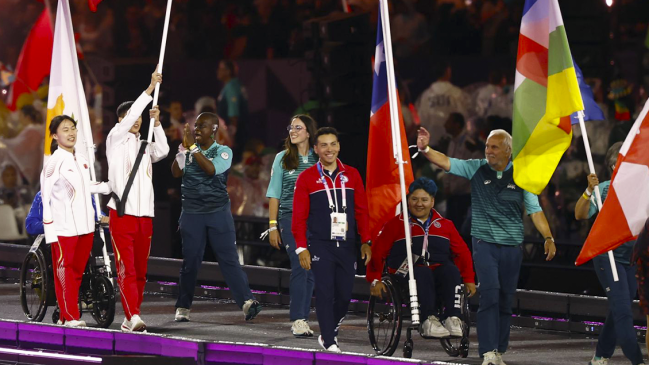   El Team ParaChile desfiló en el cierre de los Juegos Paralímpicos de París 2024 