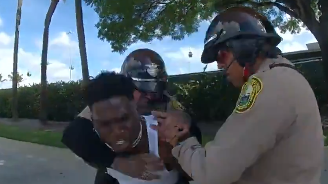 La Policía publicó el video del arresto de Tyreek Hill, estrella de la NFL