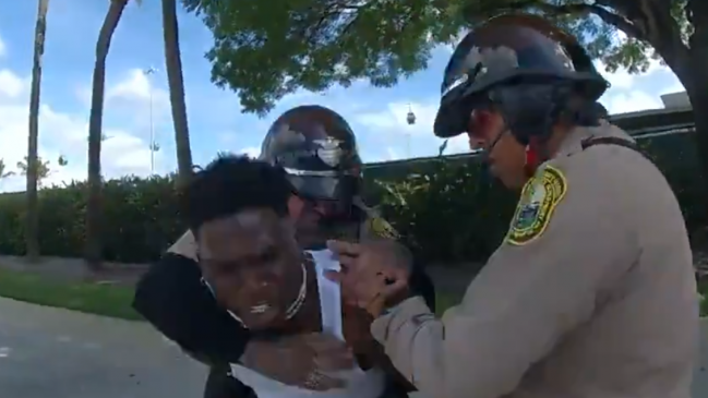   La Policía publicó el video del arresto de Tyreek Hill, estrella de la NFL 