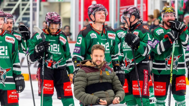   Jugador de hockey sobre hielo quedó tetrapléjico y pidió millonaria indemnización a rival 