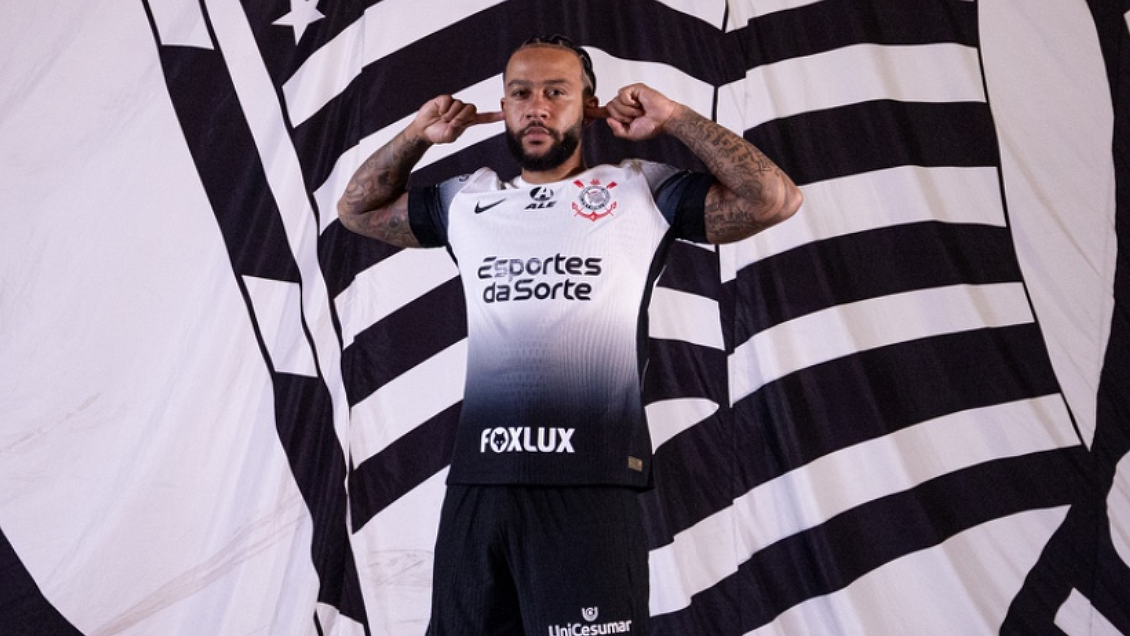 Corinthians presentó a Memphis Depay como su refuerzo estrella