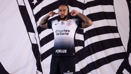   Corinthians presentó a Memphis Depay como su refuerzo estrella 