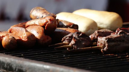   Hacer un asado familiar en casa, la actividad favorita de los chilenos en Fiestas Patrias 