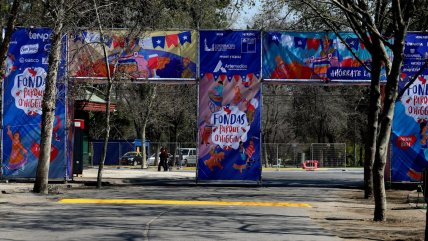   Los últimos preparativos para las fondas del Parque O'Higgins 