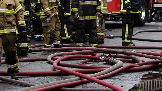   Una persona murió en incendio que afectó a dos viviendas en Maipú 