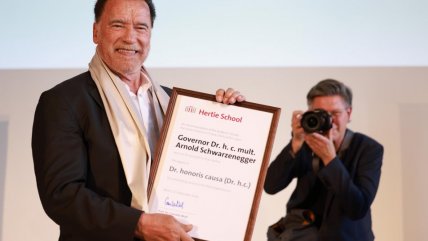   Arnold Schwarzenegger fue galardonado por universidad alemana 