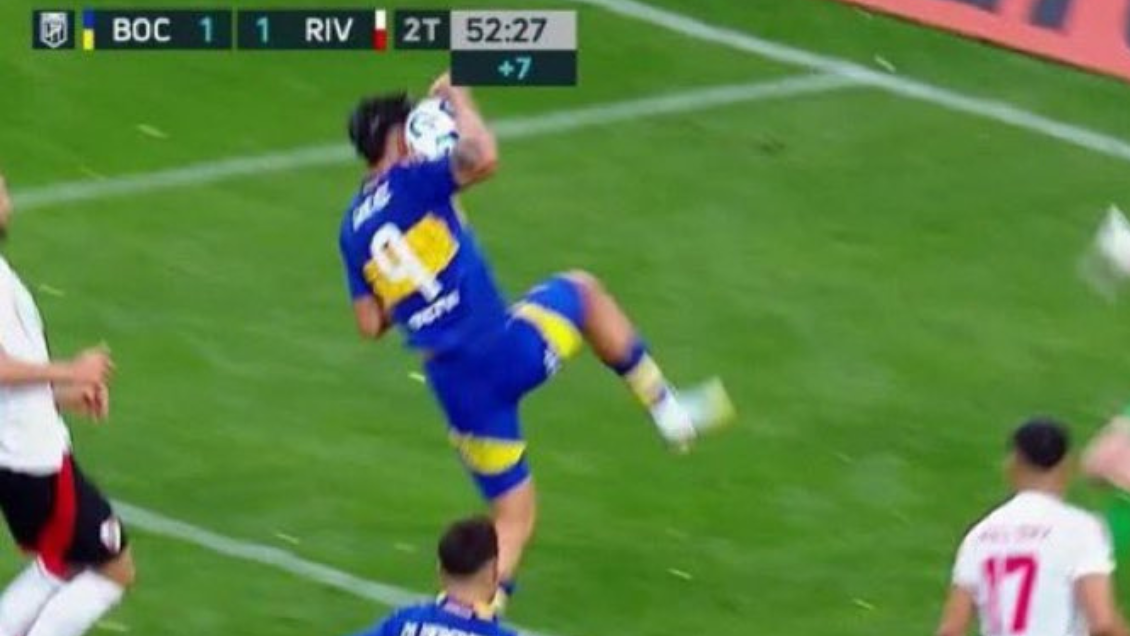 [VIDEO] Revisado en el VAR: El polémico gol anulado a Milton Giménez en Boca ante River Plate