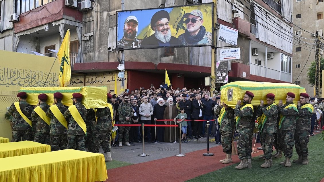 Israel y Hezbolá intensifican sus ataques sin escalar aún en una guerra abierta
