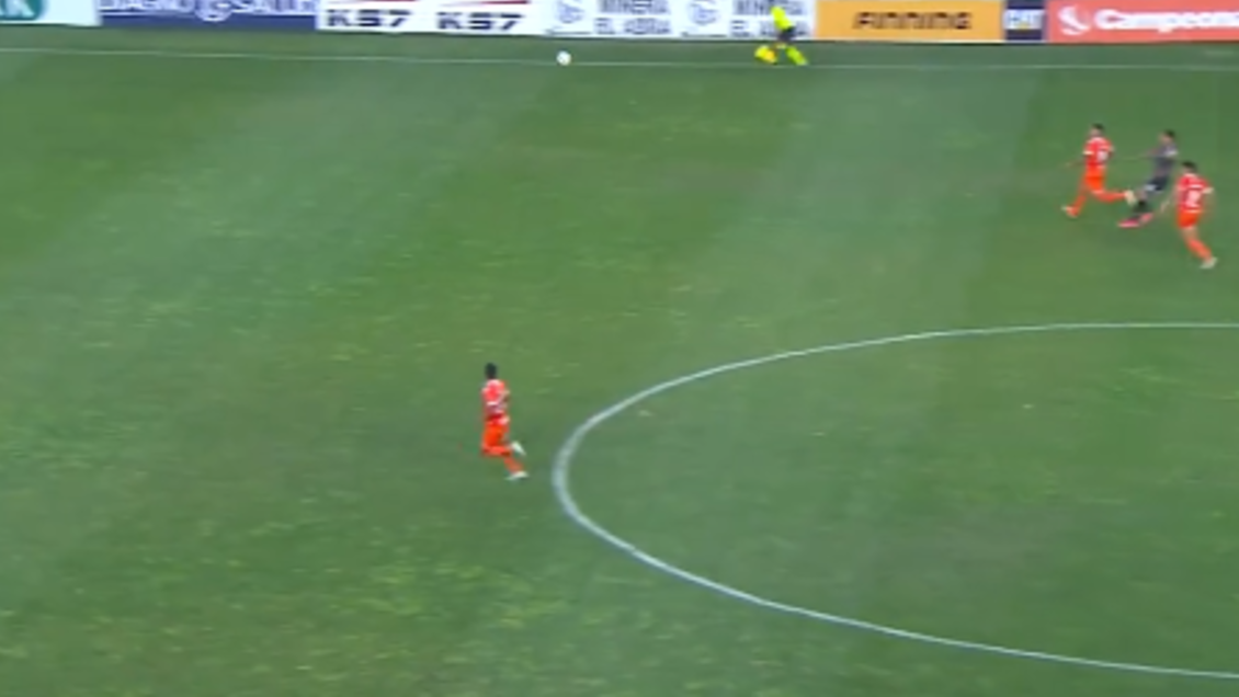 [VIDEO] El golazo de Patricio Rubio desde la mitad de cancha a Cobreloa