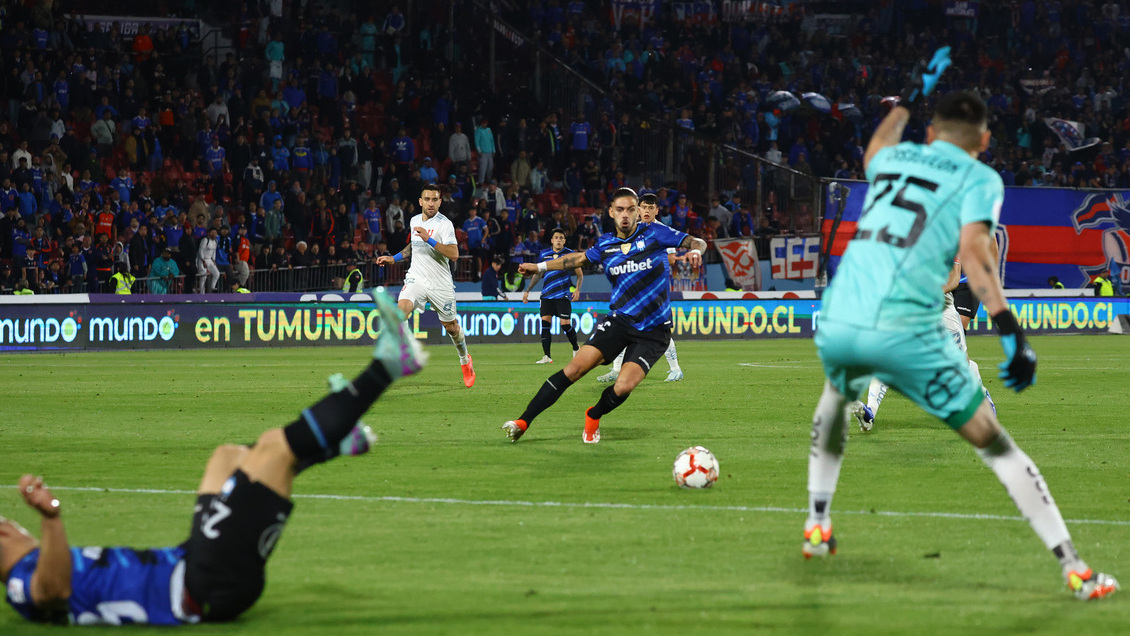 Gabriel Castellón perdió su invicto en el arco de la U tras 727 minutos