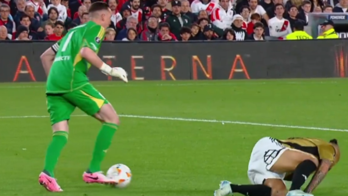 [VIDEO] El lucido enganche de Franco Armani ante Arturo Vidal