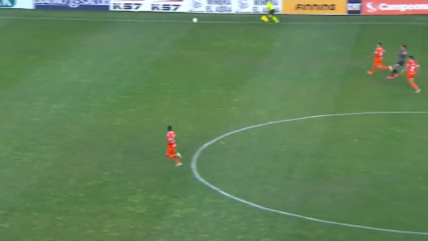   [VIDEO] El golazo de Patricio Rubio desde la mitad de cancha a Cobreloa 