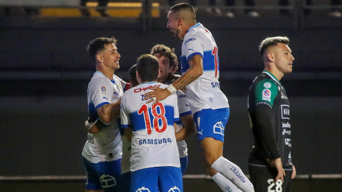 U. Católica goleó a un mermado Copiapó y festejó el récord de Zampedri