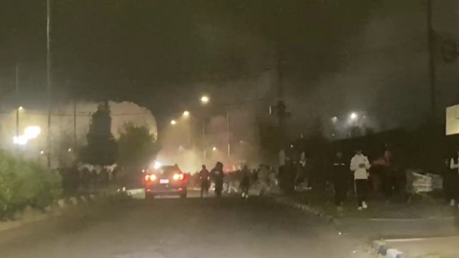 Carabineros tuvo que intervenir en bienvenida de barristas a Colo Colo en el Monumental