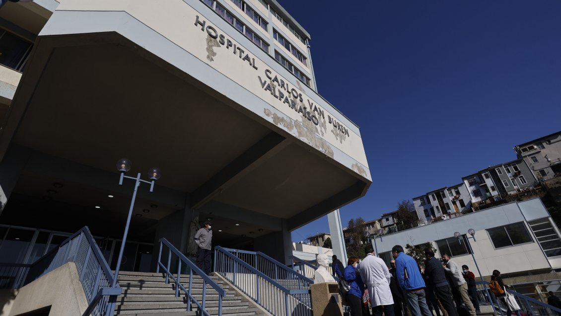 Hospital Van Buren cierra más de la mitad de sus pabellones por falta de recursos: hará solo cirugías de urgencia