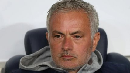   [VIDEO] Mourinho improvisó su propio VAR y puso un notebook ante las cámaras 