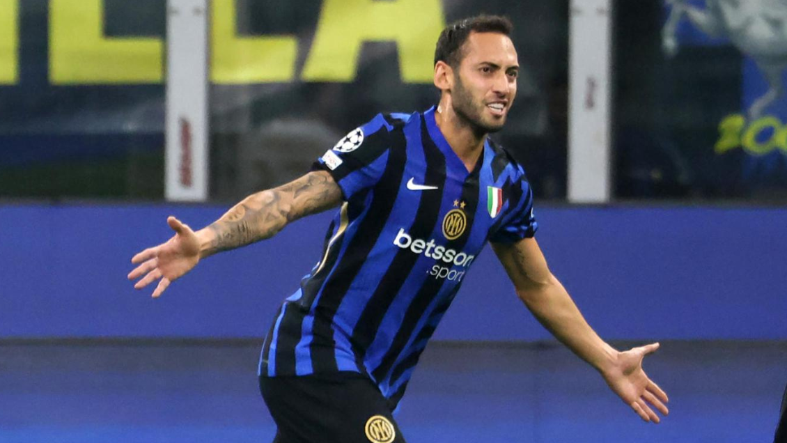 [VIDEO] Calhanoglu anotó un golazo de tiro libre y abrió el marcador frente a Estrella Roja