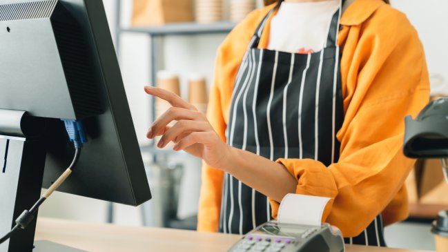 Tienda arriesga multa de $60 millones por difundir foto de cliente tras error de cajera