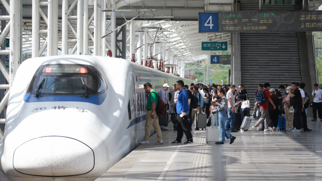 Récord de viajeros en el sistema ferroviario chino en el primer día de semana vacacional