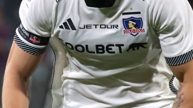 Colo Colo recordó al fallecido Mou Jadama con cinta deluto en su brazo