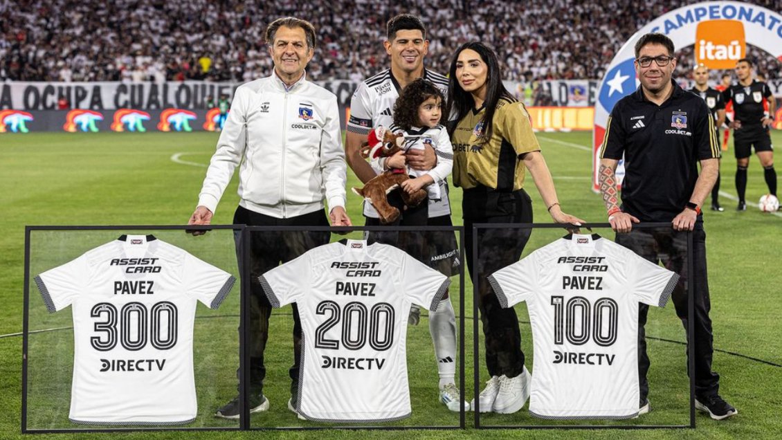 Esteban Pavez fue homenajeado por superar los 300 partidos con Colo Colo