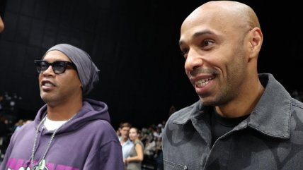   Ronaldinho y Henry acapararon miradas en duelo de pretemporada de la NBA en Abu Dabi 