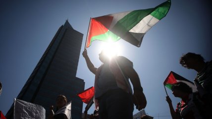  Cientos de personas marcharon por el centro de Santiago en apoyo a Palestina  